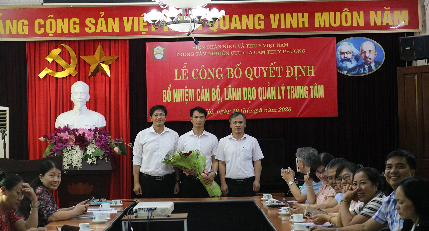 Lễ công bố Quyết định bổ nhiệm lãnh đạo, quản lý Trung tâm nghiên cứu gia cầm Thụy phương